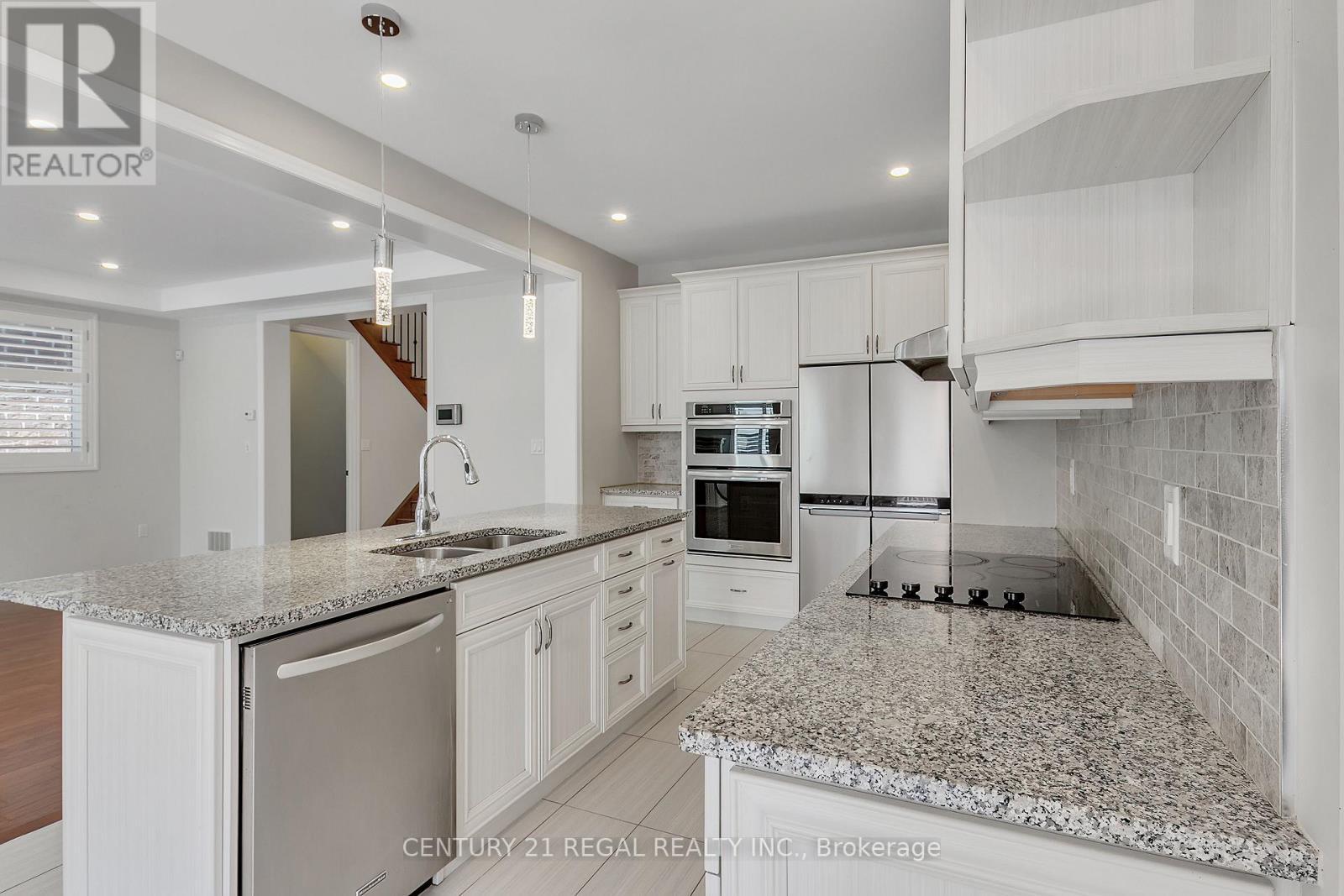 140 Cherryhurst Road, Oakville, ON - Indoor Photo Showing Kitchen With Stainless Steel Kitchen With Double Sink With Upgraded Kitchen