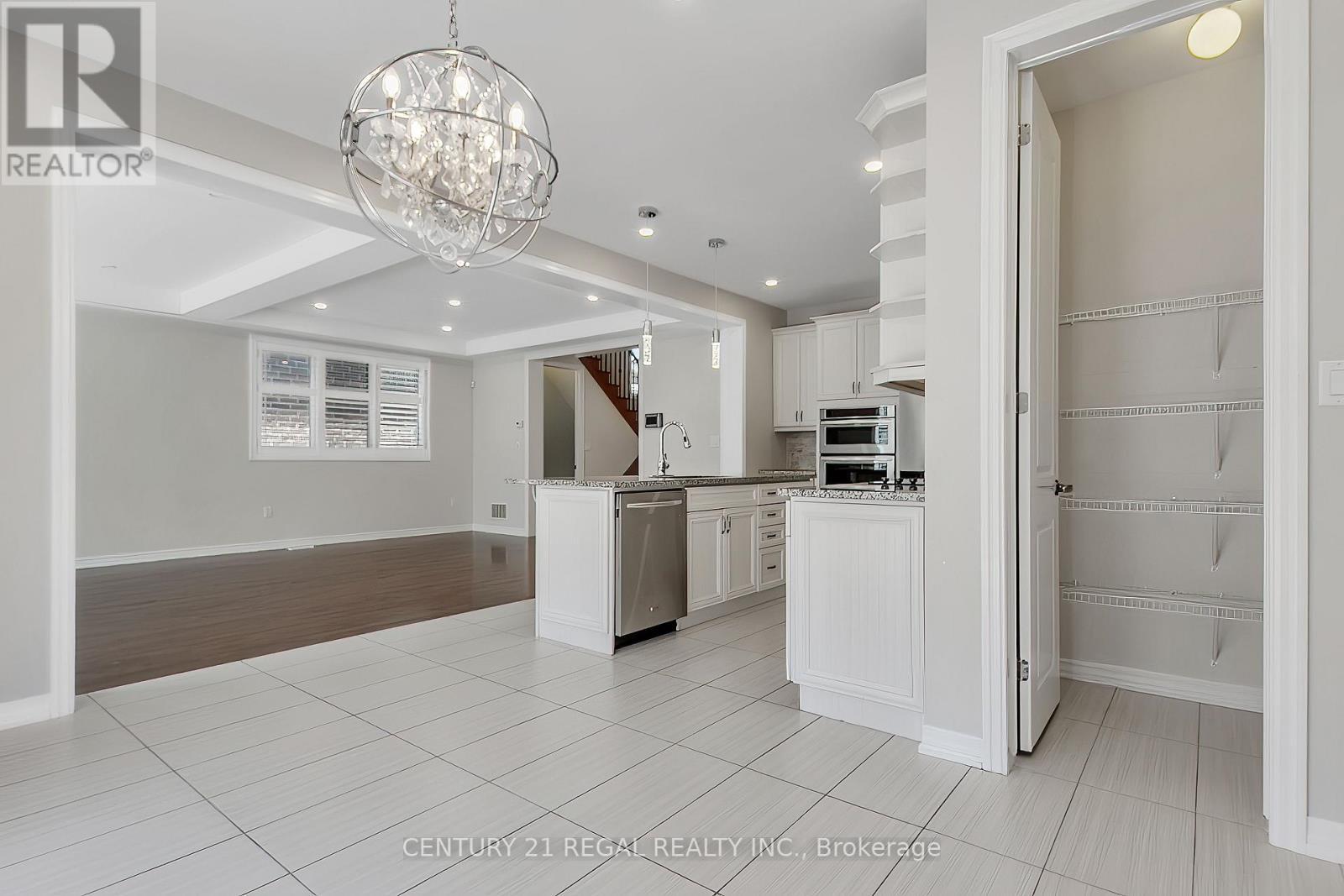 140 Cherryhurst Road, Oakville, ON - Indoor Photo Showing Kitchen