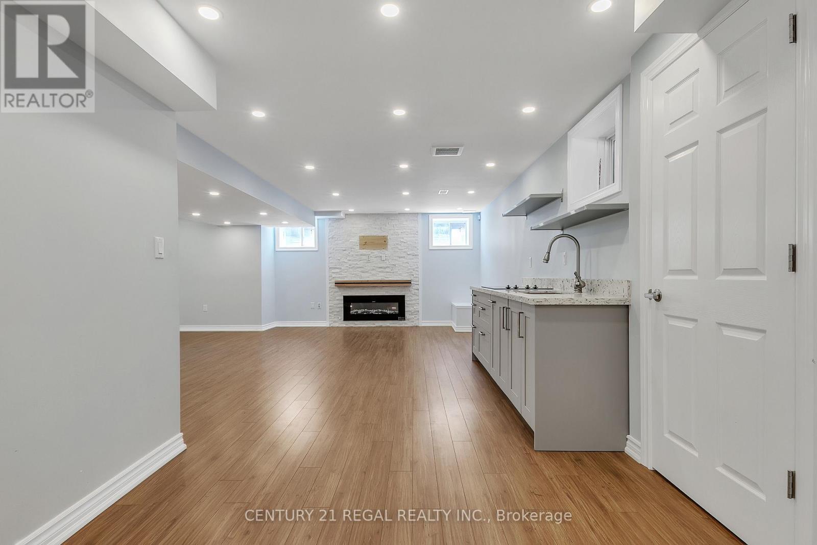 140 Cherryhurst Road, Oakville, ON - Indoor With Fireplace