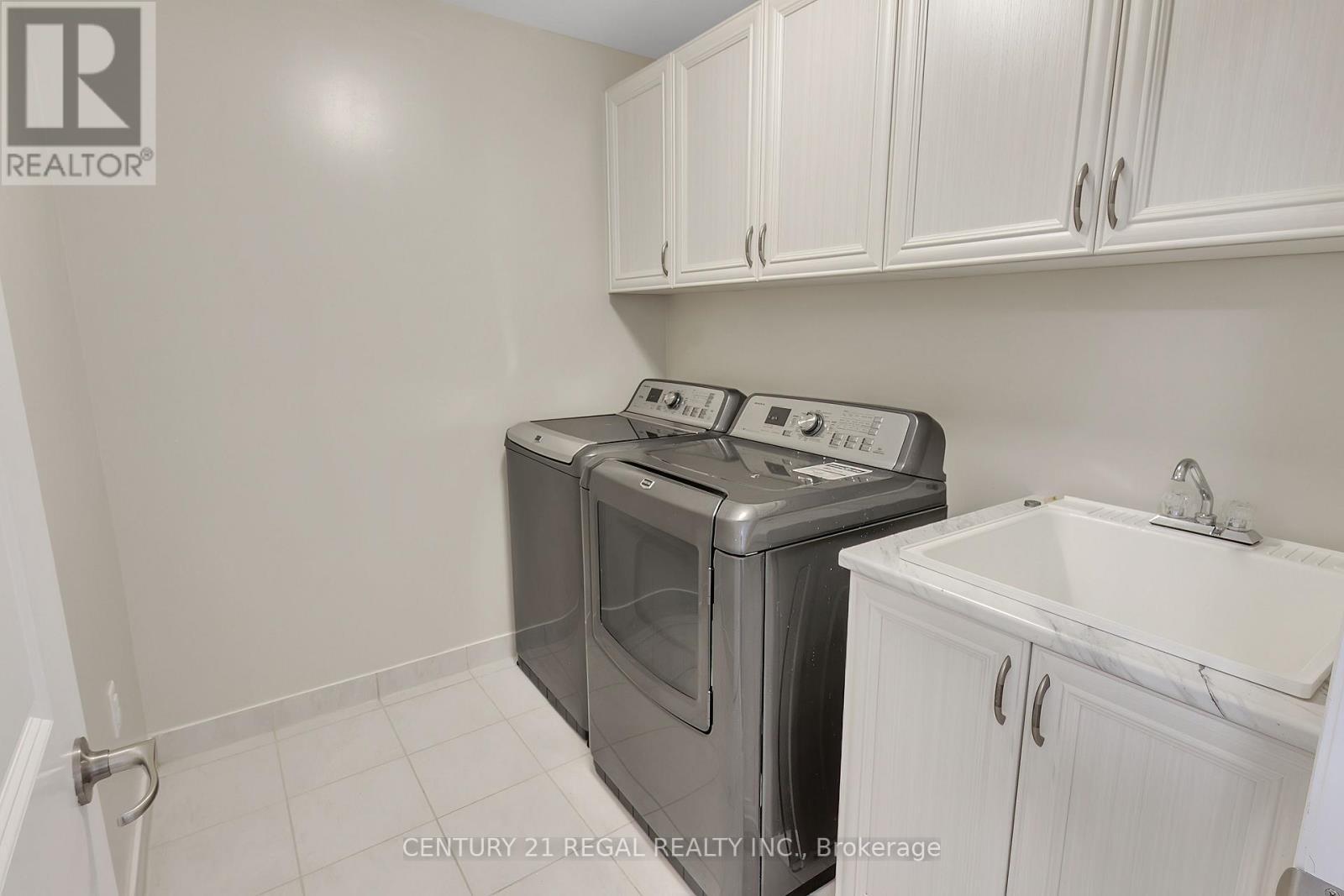 140 Cherryhurst Road, Oakville, ON - Indoor Photo Showing Laundry Room