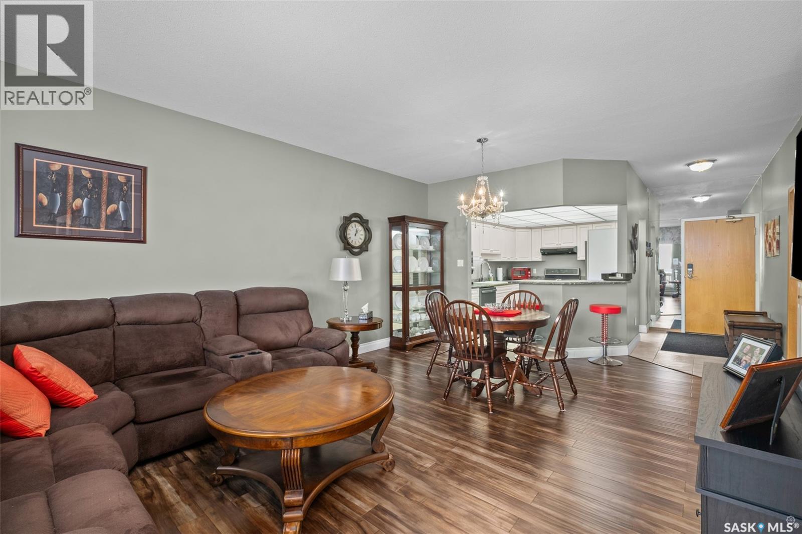 101 3590 4Th Avenue W, Prince Albert, SK - Indoor Photo Showing Living Room