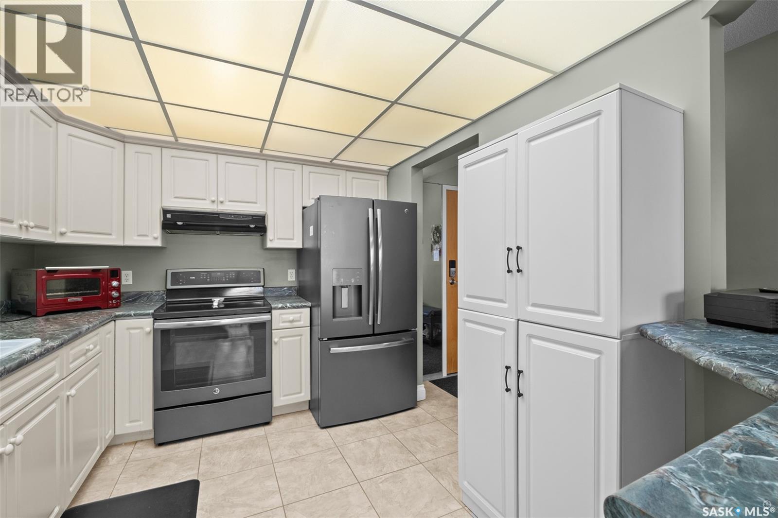 101 3590 4Th Avenue W, Prince Albert, SK - Indoor Photo Showing Kitchen