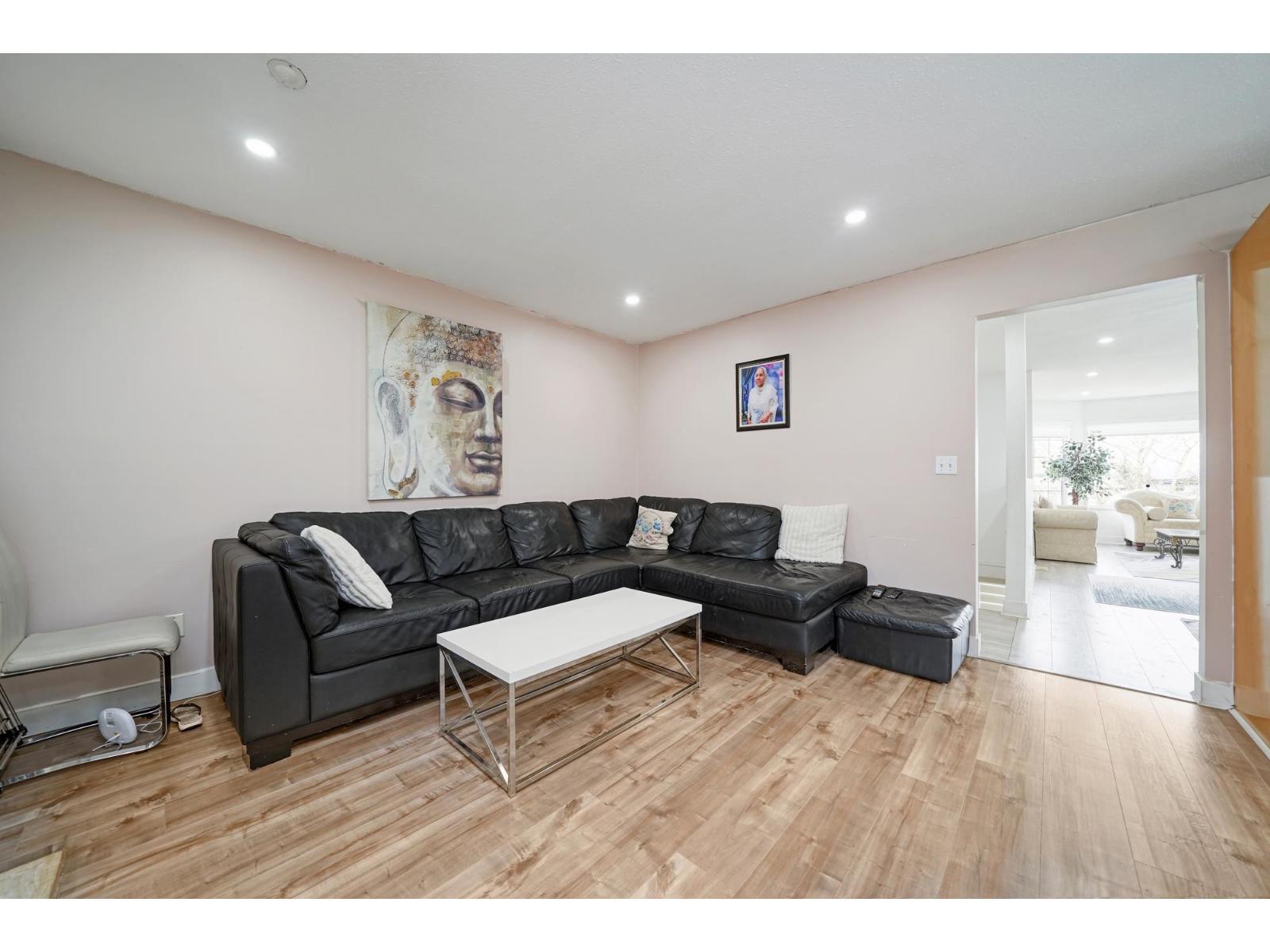 11866 98 Avenue, Surrey, BC - Indoor Photo Showing Living Room