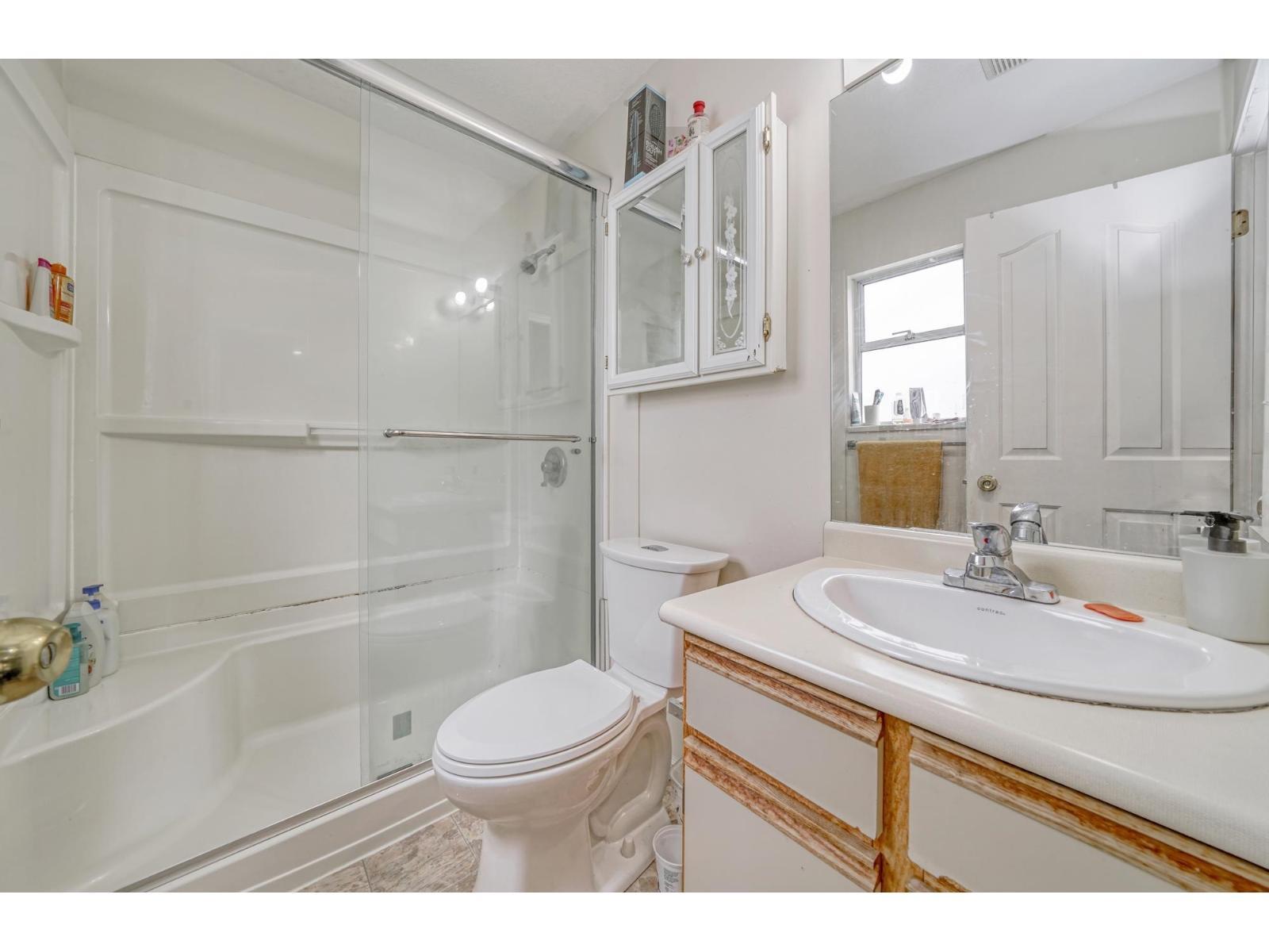 11866 98 Avenue, Surrey, BC - Indoor Photo Showing Bathroom