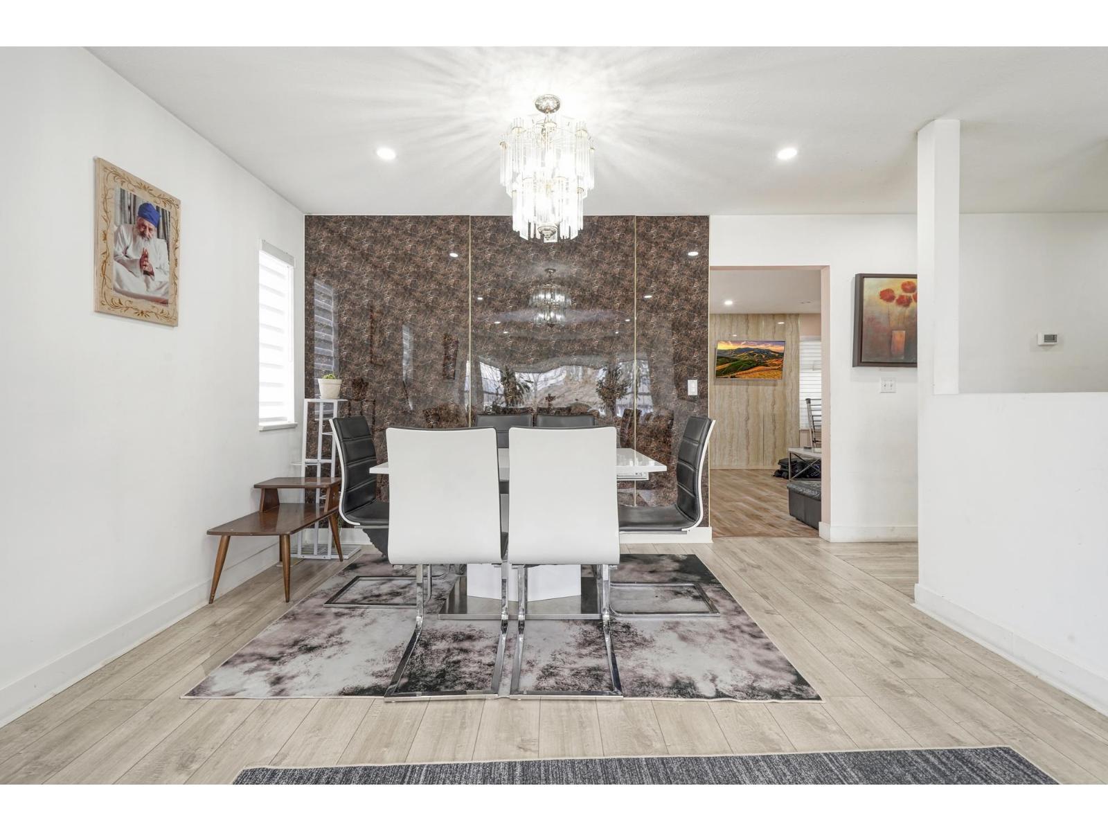 11866 98 Avenue, Surrey, BC - Indoor