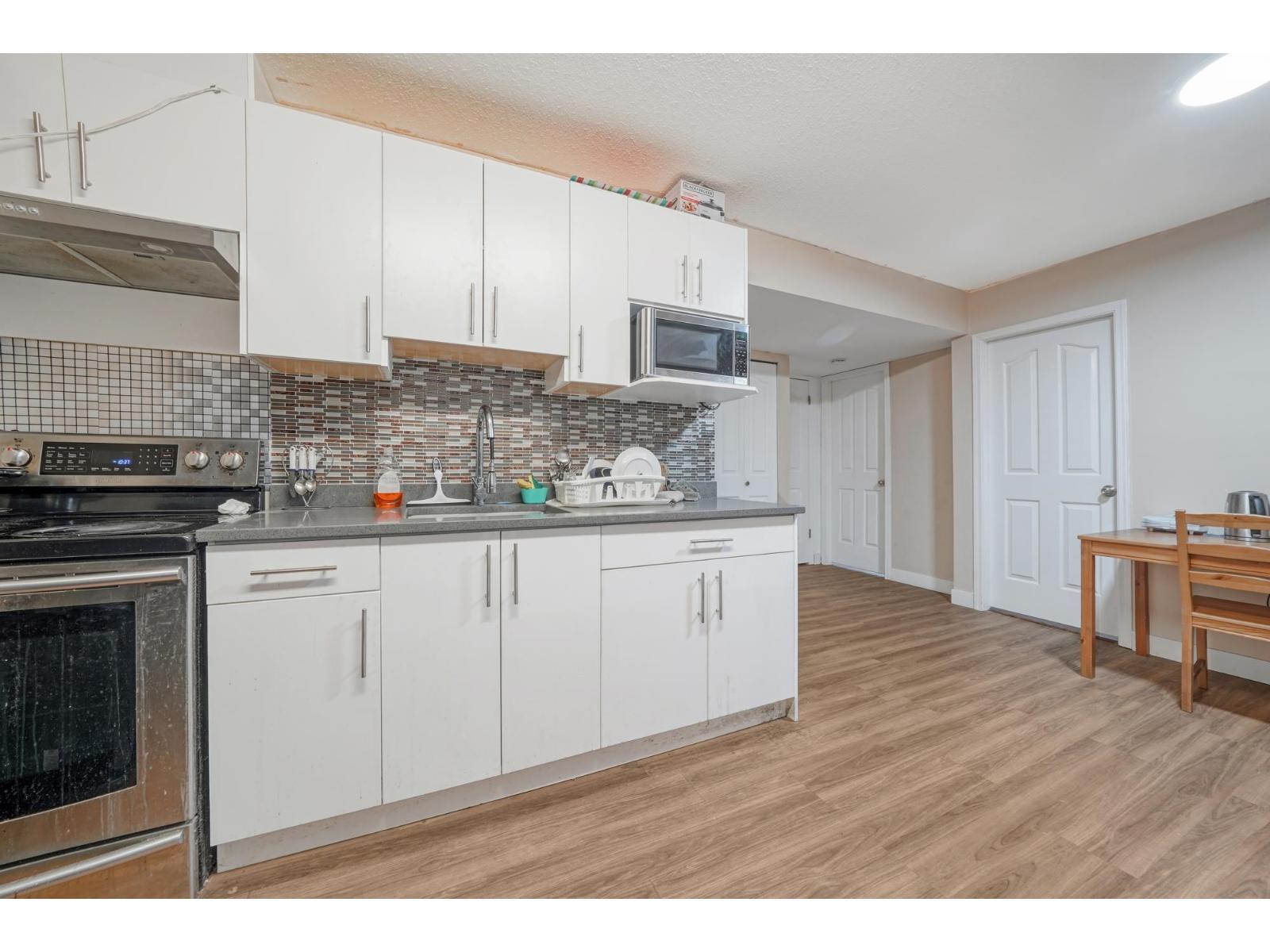 11866 98 Avenue, Surrey, BC - Indoor Photo Showing Kitchen With Upgraded Kitchen