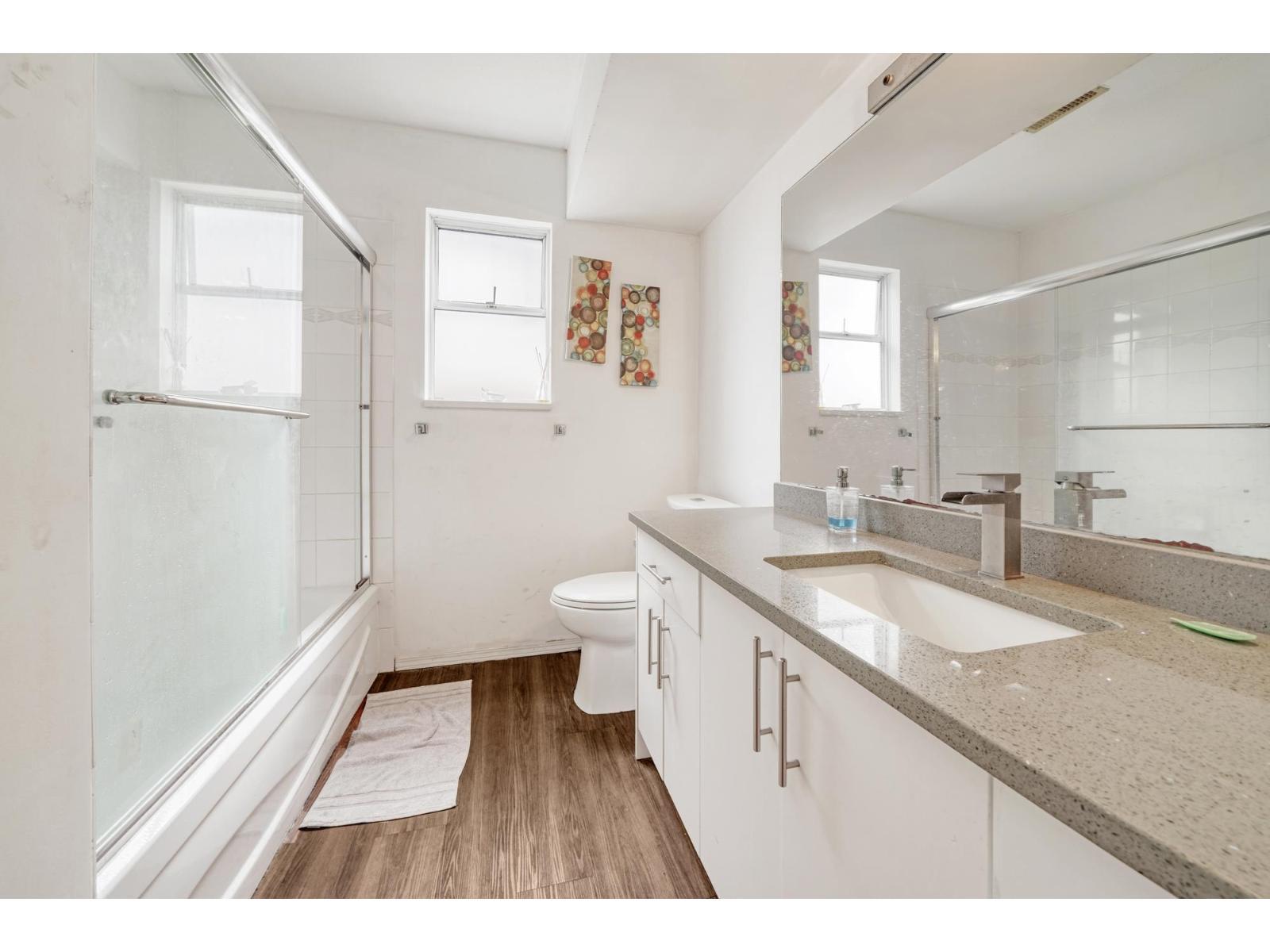 11866 98 Avenue, Surrey, BC - Indoor Photo Showing Bathroom