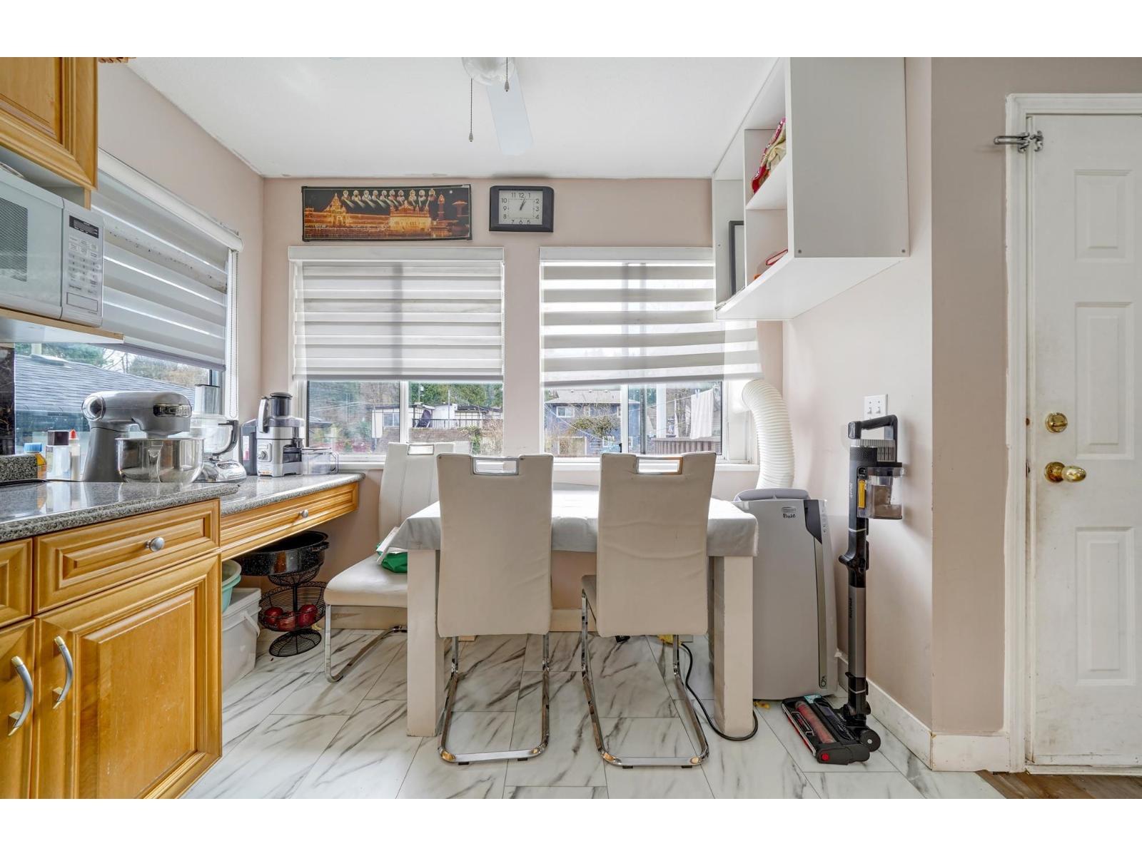 11866 98 Avenue, Surrey, BC - Indoor