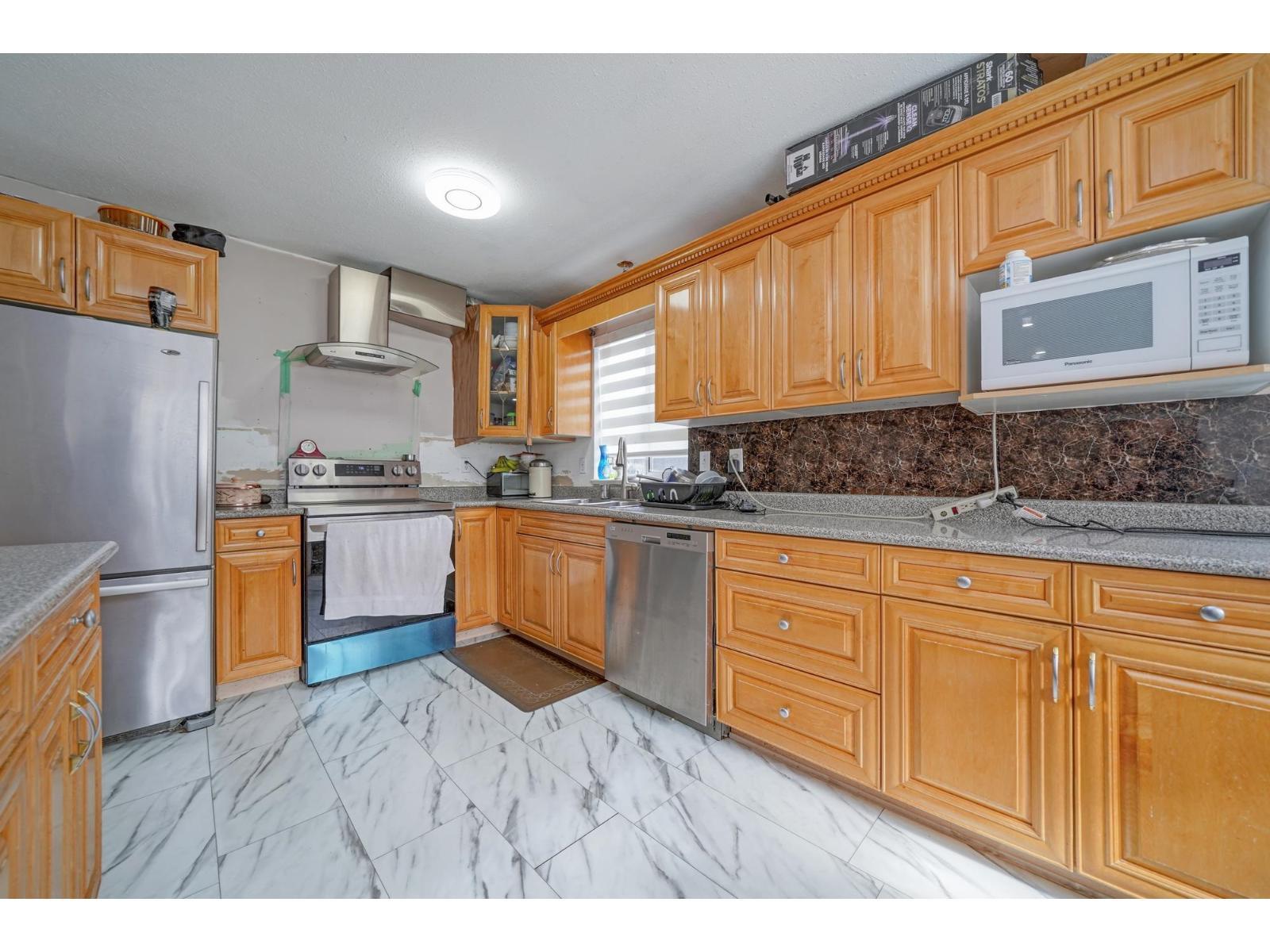 11866 98 Avenue, Surrey, BC - Indoor Photo Showing Kitchen