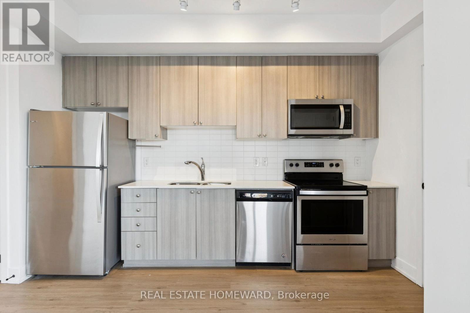 21 - 1245 Bayly Street, Pickering, ON - Indoor Photo Showing Kitchen With Double Sink
