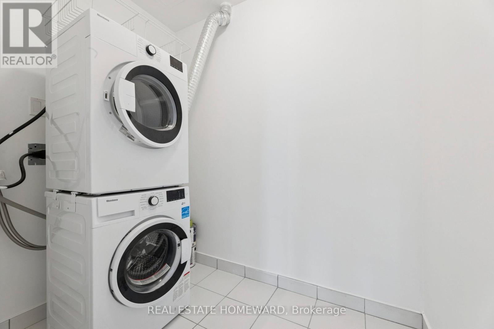 21 - 1245 Bayly Street, Pickering, ON - Indoor Photo Showing Laundry Room