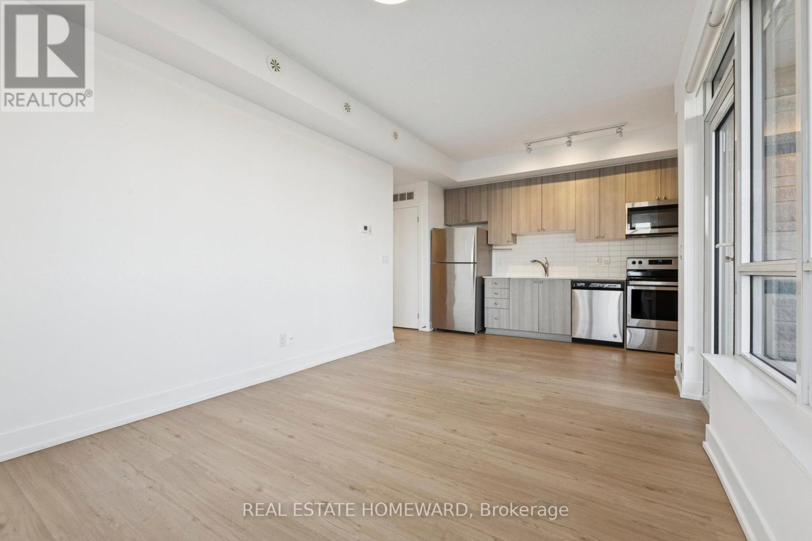21 - 1245 Bayly Street, Pickering, ON - Indoor Photo Showing Kitchen