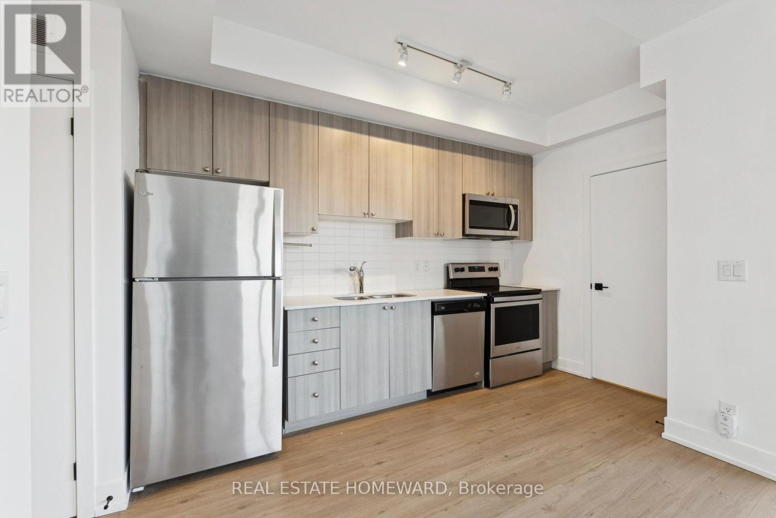 21 - 1245 Bayly Street, Pickering, ON - Indoor Photo Showing Kitchen