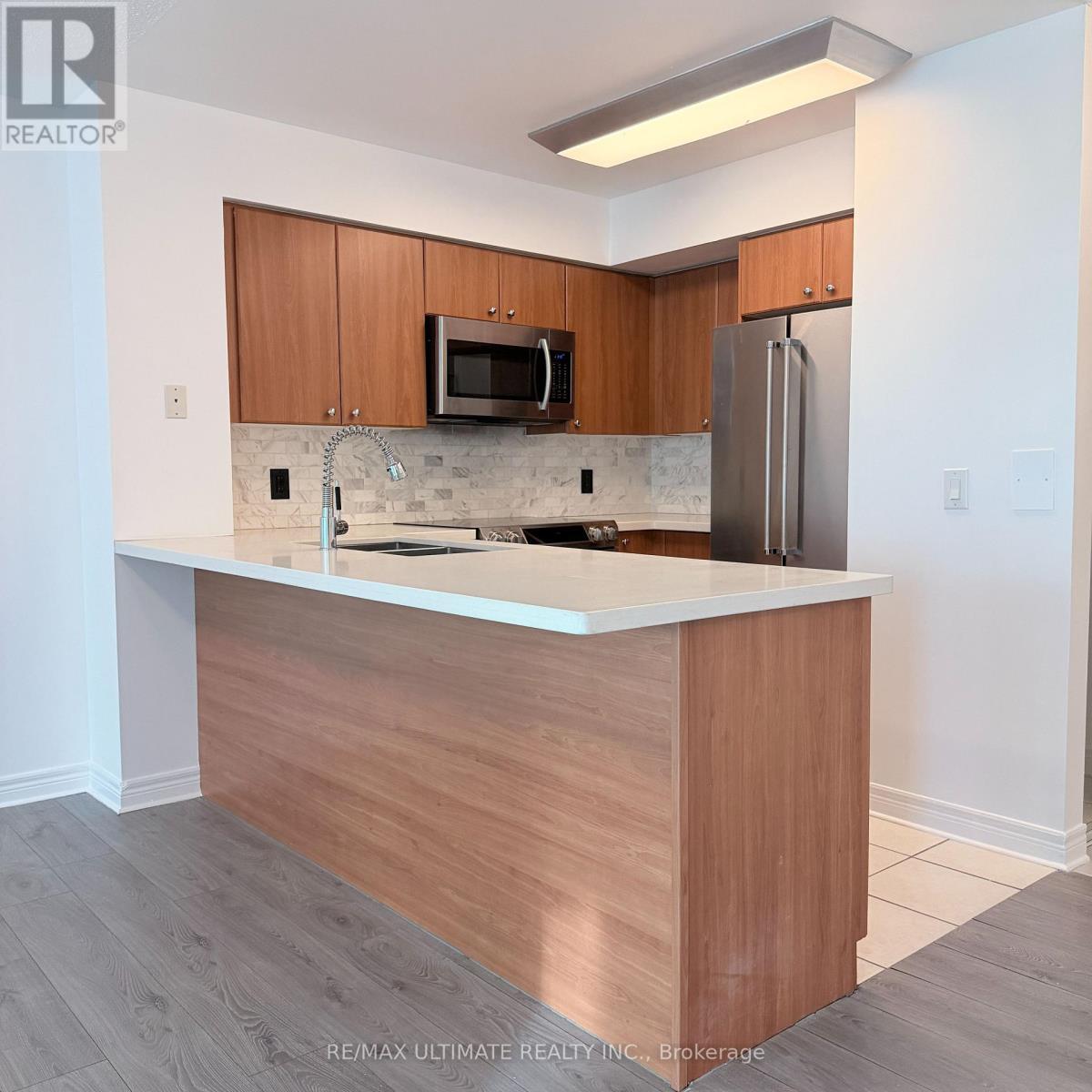 2308 - 30 Grand Trunk Crescent, Toronto, ON - Indoor Photo Showing Kitchen