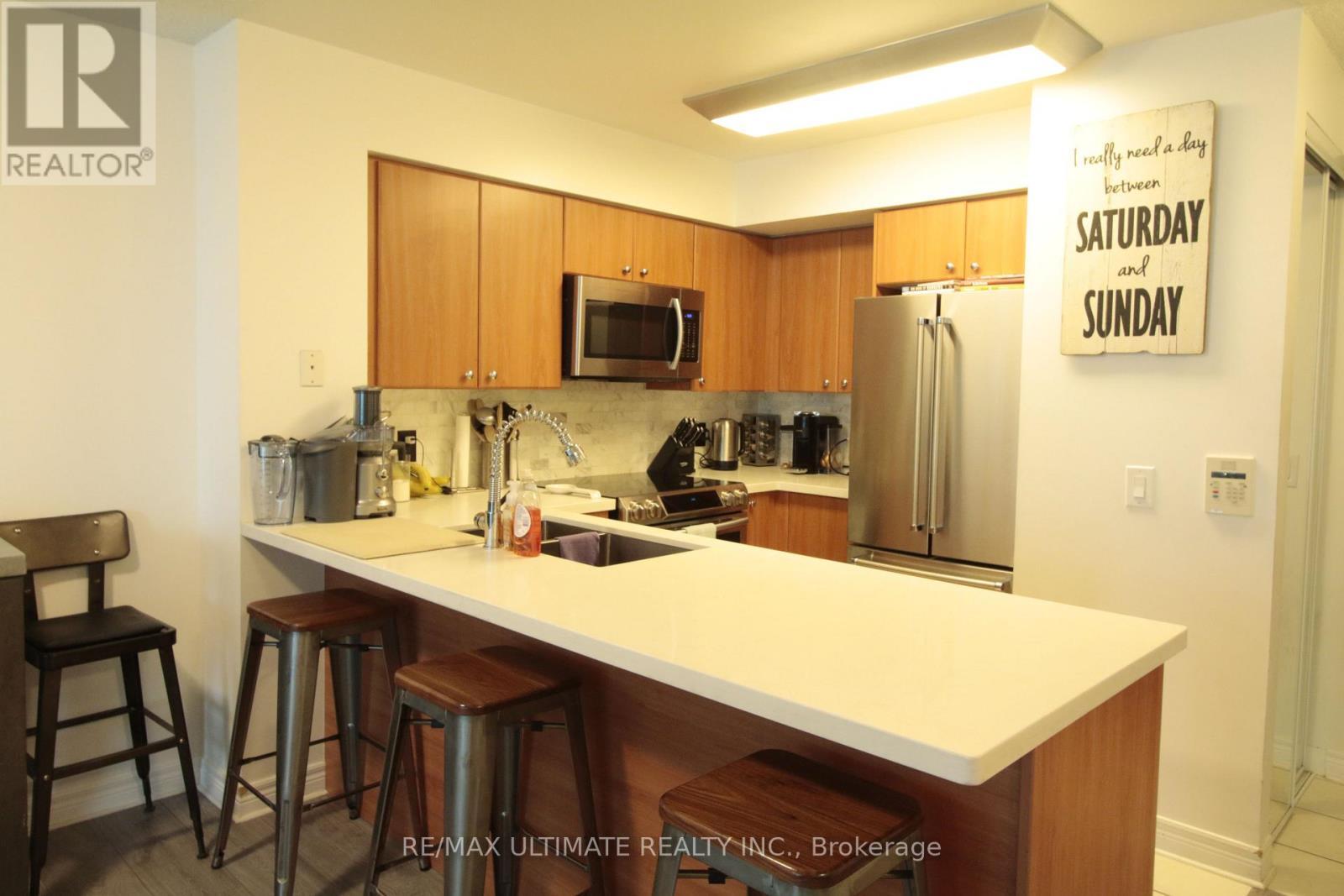 2308 - 30 Grand Trunk Crescent, Toronto, ON - Indoor Photo Showing Kitchen