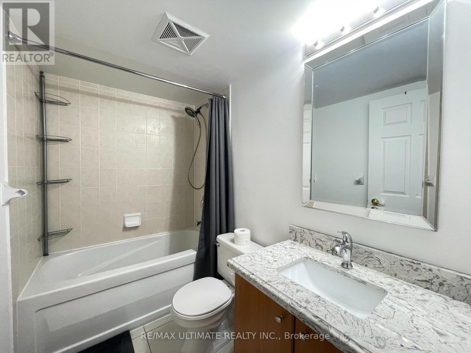 2308 - 30 Grand Trunk Crescent, Toronto, ON - Indoor Photo Showing Bathroom