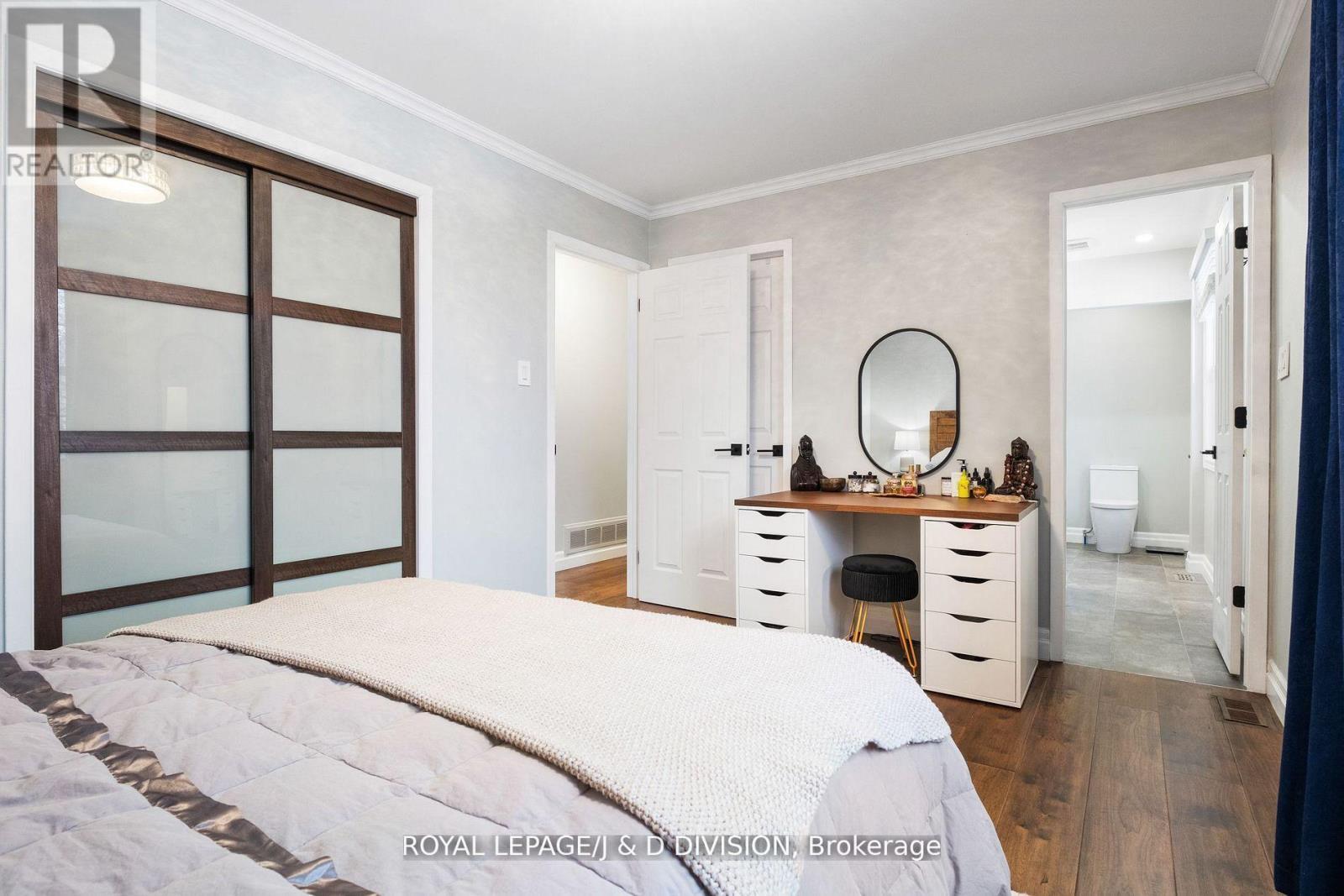 4226 Longmoor Drive, Burlington, ON - Indoor Photo Showing Bedroom