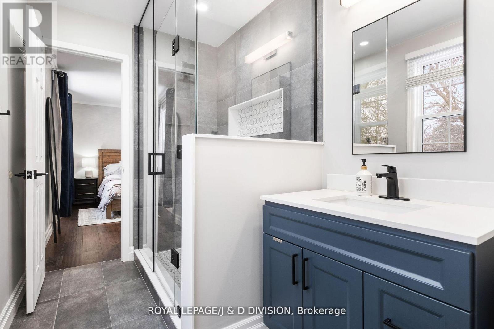 4226 Longmoor Drive, Burlington, ON - Indoor Photo Showing Bathroom