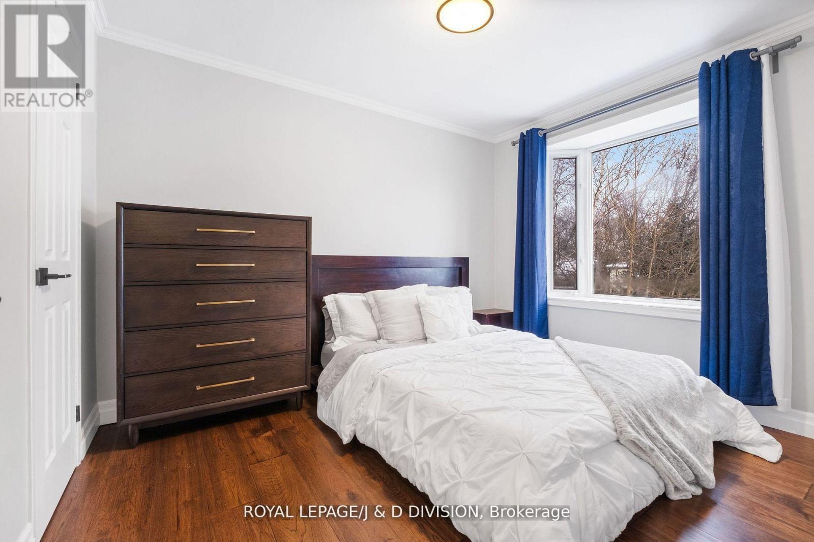 4226 Longmoor Drive, Burlington, ON - Indoor Photo Showing Bedroom