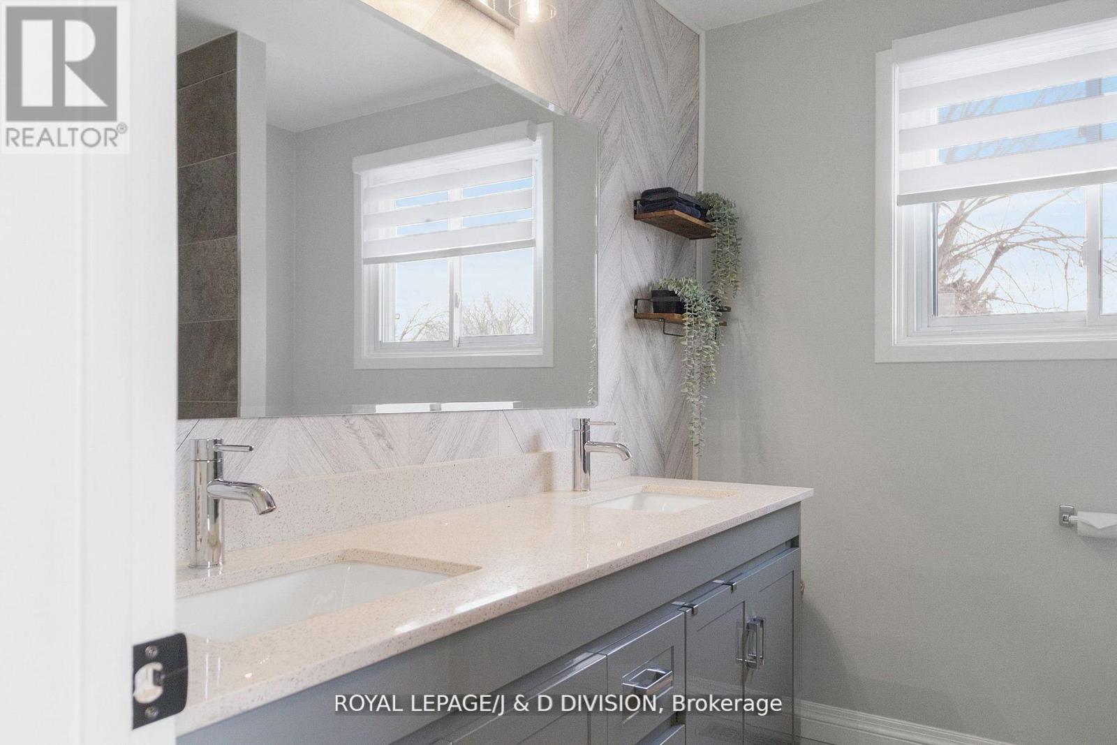 4226 Longmoor Drive, Burlington, ON - Indoor Photo Showing Bathroom