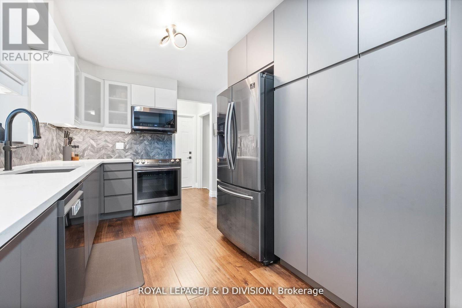 4226 Longmoor Drive, Burlington, ON - Indoor Photo Showing Kitchen With Stainless Steel Kitchen With Upgraded Kitchen