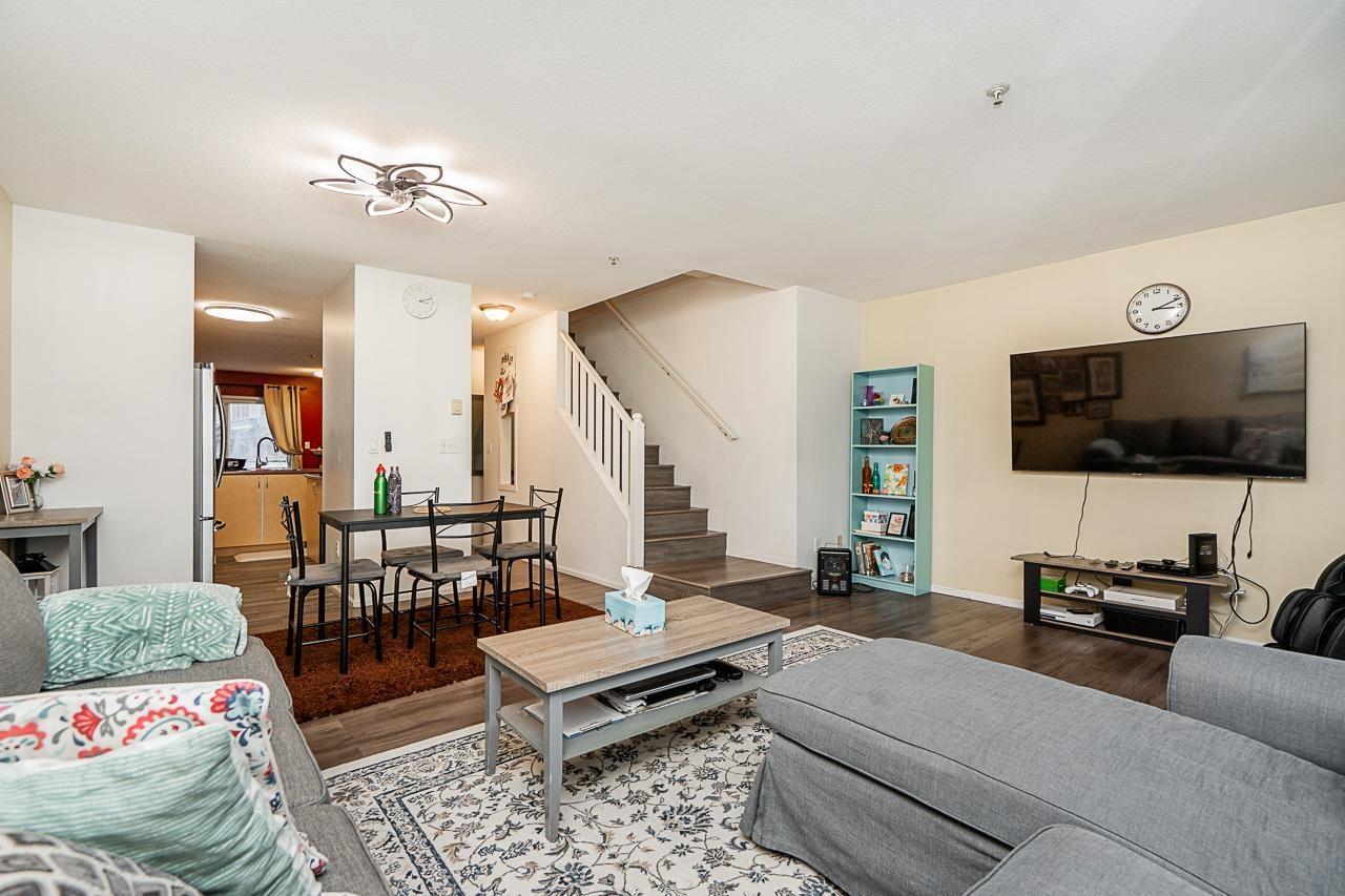 4 8814 216 Street, Langley, BC - Indoor Photo Showing Living Room