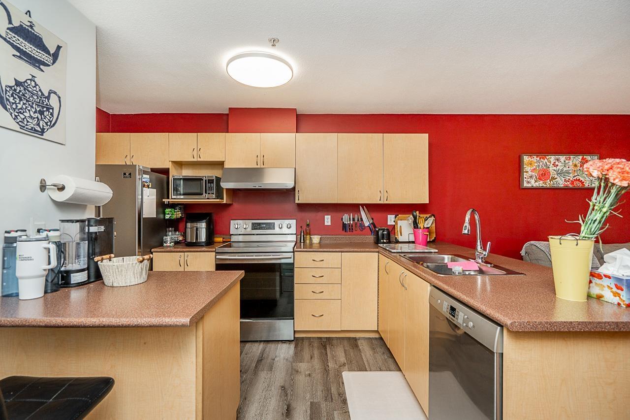 4 8814 216 Street, Langley, BC - Indoor Photo Showing Kitchen With Double Sink