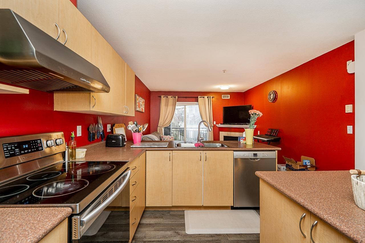 4 8814 216 Street, Langley, BC - Indoor Photo Showing Kitchen With Double Sink