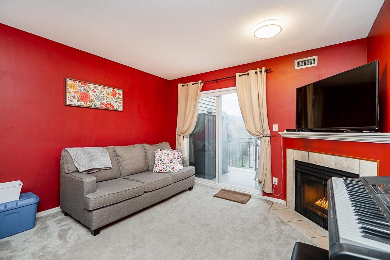 4 8814 216 Street, Langley, BC - Indoor Photo Showing Living Room With Fireplace