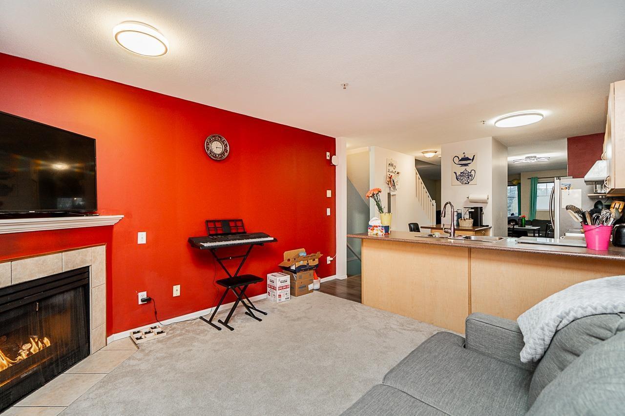 4 8814 216 Street, Langley, BC - Indoor Photo Showing Living Room With Fireplace