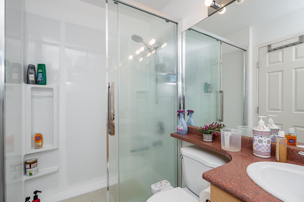 4 8814 216 Street, Langley, BC - Indoor Photo Showing Bathroom