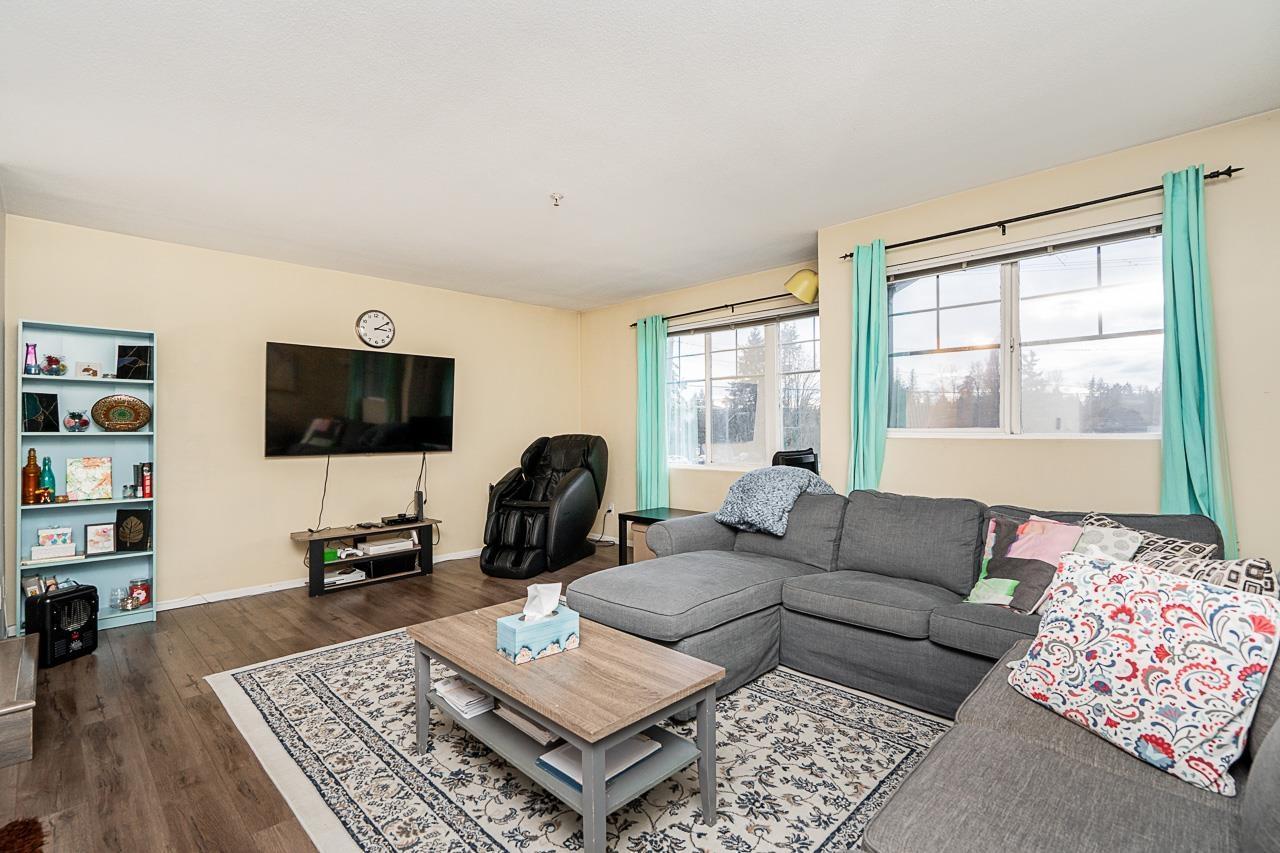 4 8814 216 Street, Langley, BC - Indoor Photo Showing Living Room