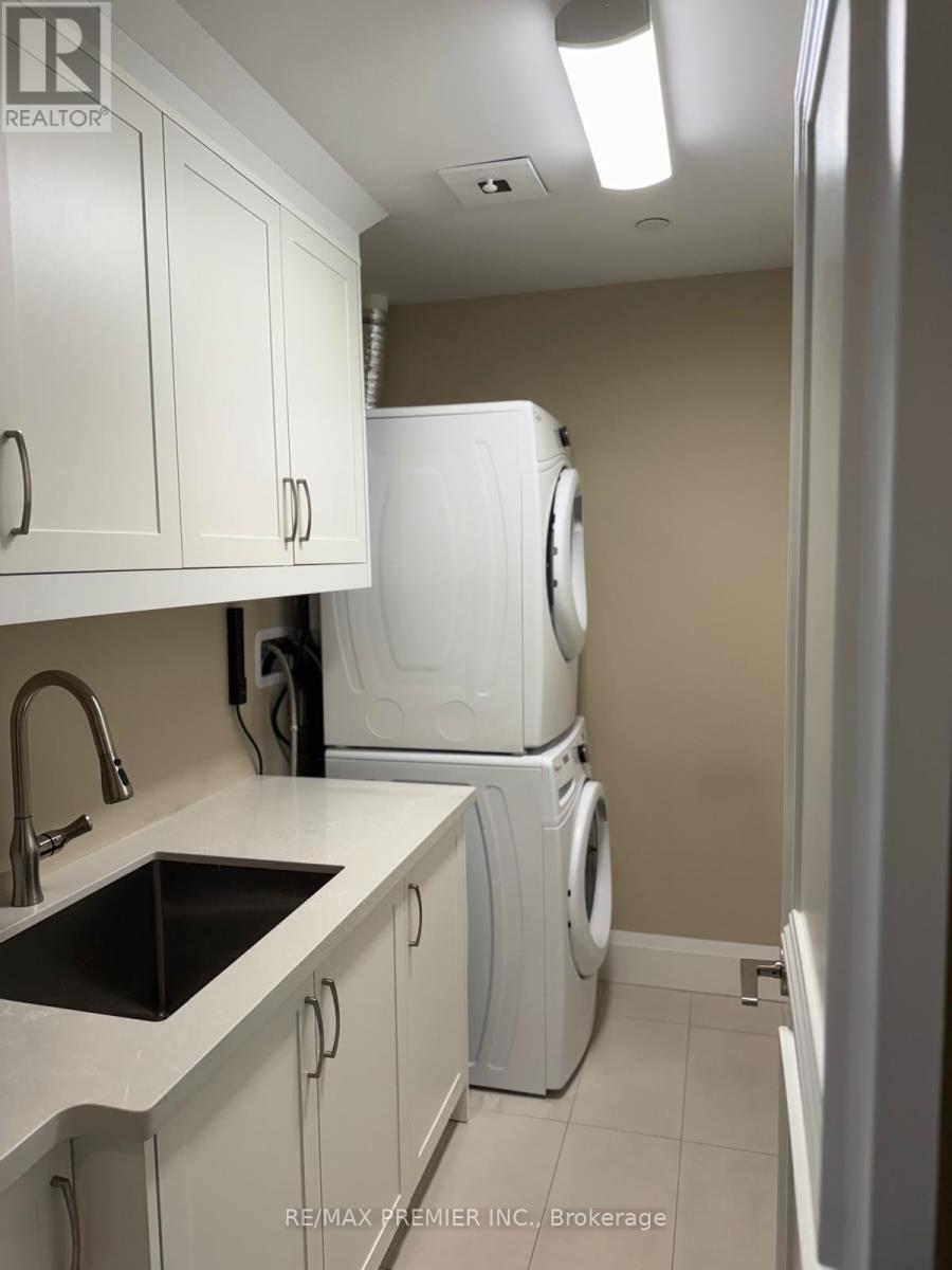 Ph 1005 - 4800 Hwy 7, Vaughan, ON - Indoor Photo Showing Laundry Room