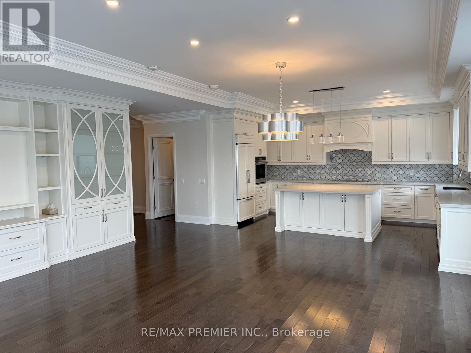 Ph 1005 - 4800 Hwy 7, Vaughan, ON - Indoor Photo Showing Kitchen