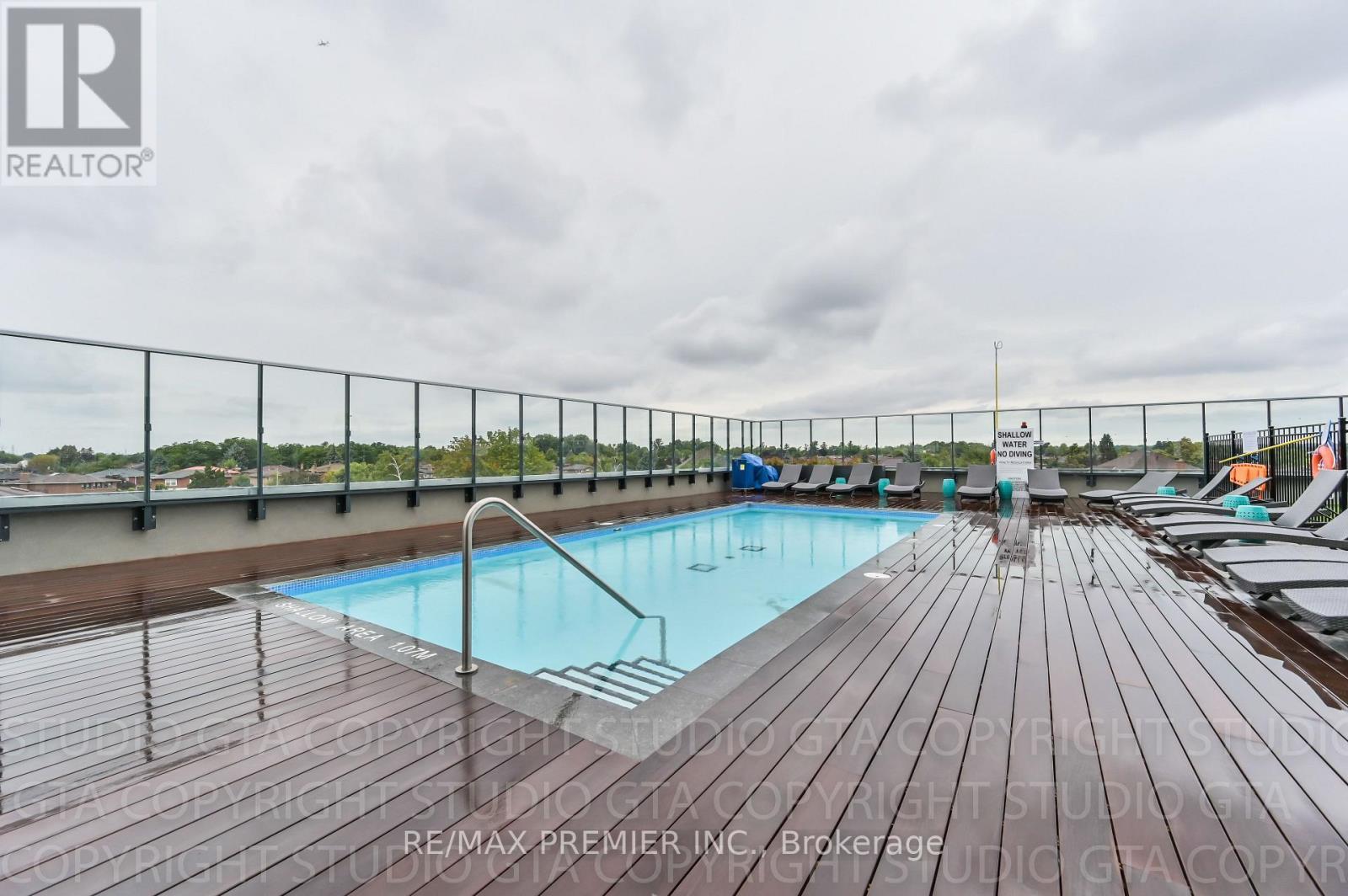 Ph 1005 - 4800 Hwy 7, Vaughan, ON - Outdoor With In Ground Pool