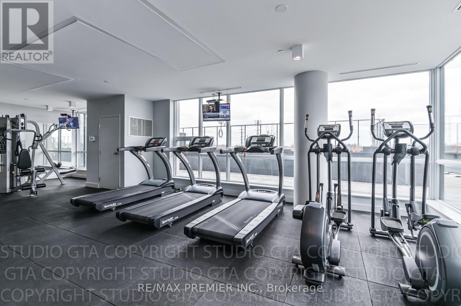 Ph 1005 - 4800 Hwy 7, Vaughan, ON - Indoor Photo Showing Gym Room