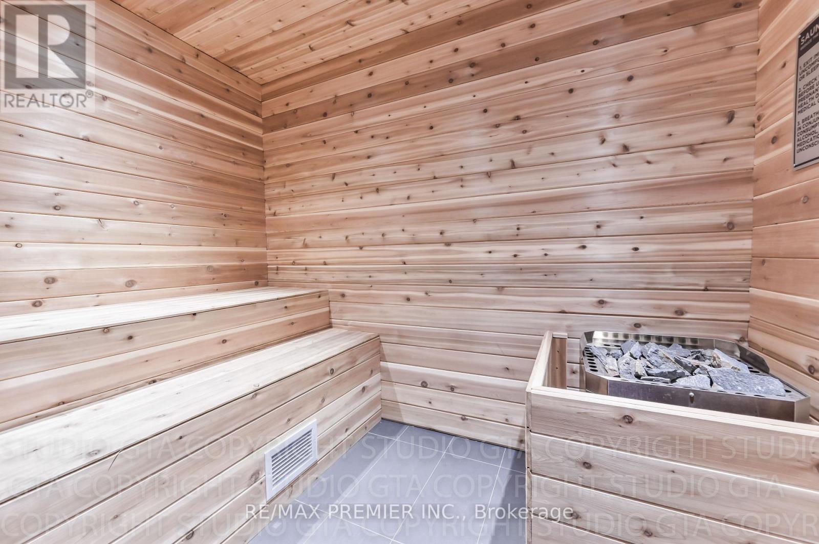 Ph 1005 - 4800 Hwy 7, Vaughan, ON - Indoor Photo Showing Other Room