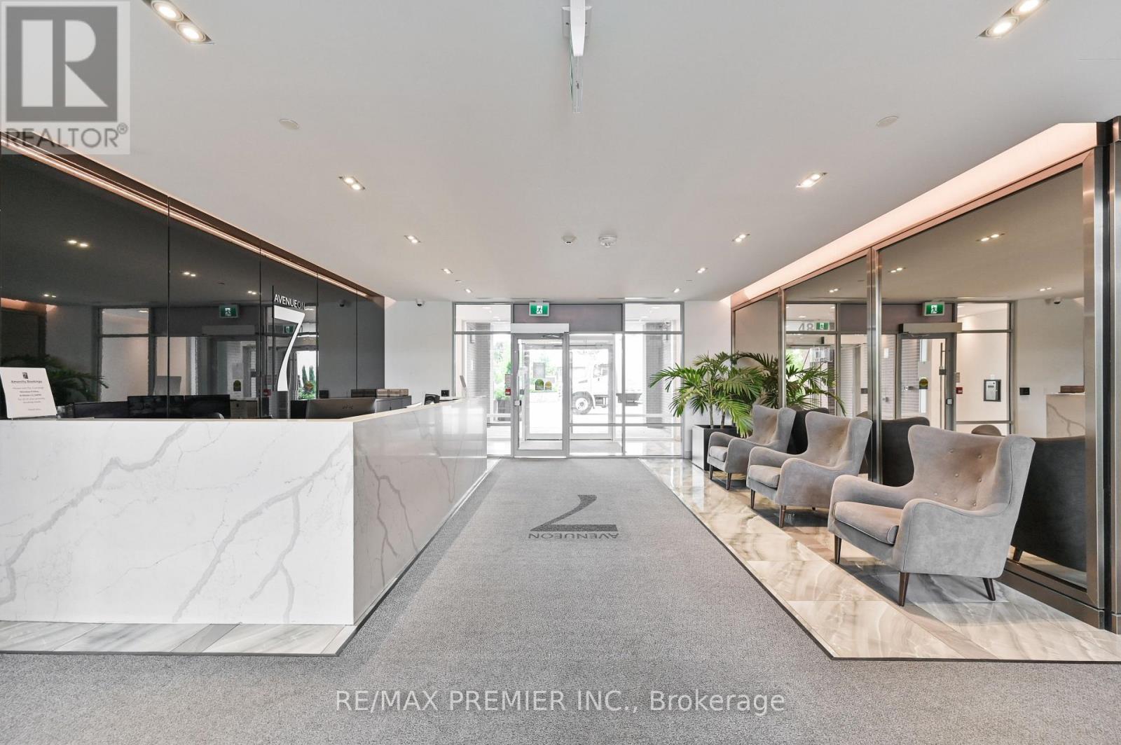 Ph 1005 - 4800 Hwy 7, Vaughan, ON - Indoor Photo Showing Other Room