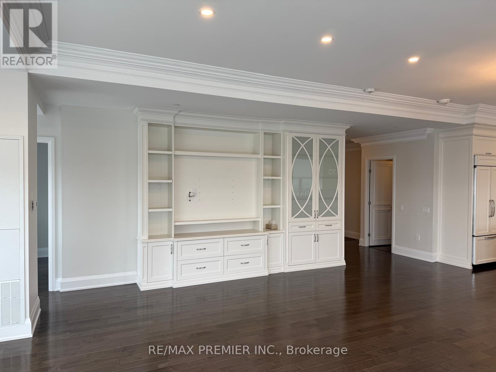 Ph 1005 - 4800 Hwy 7, Vaughan, ON - Indoor Photo Showing Other Room