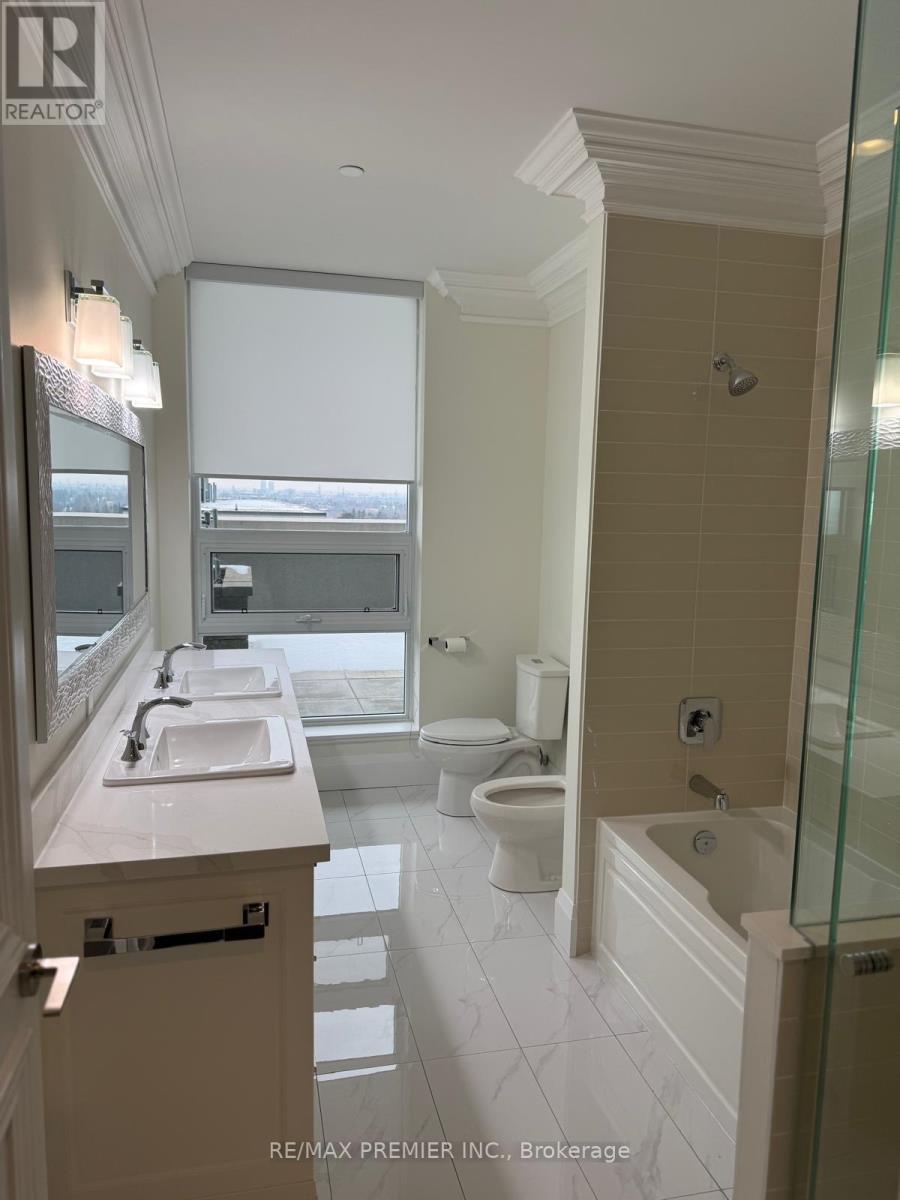 Ph 1005 - 4800 Hwy 7, Vaughan, ON - Indoor Photo Showing Bathroom