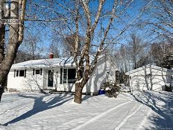 5 Bartlett Avenue Hampton, NB E5N 5G9