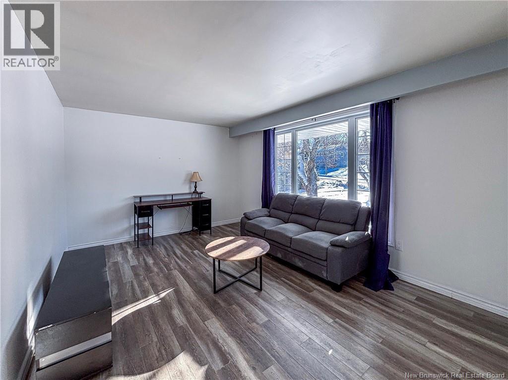 Main Floor Living Room - 5 Bartlett Avenue, Hampton, NB - Indoor Photo Showing Living Room
