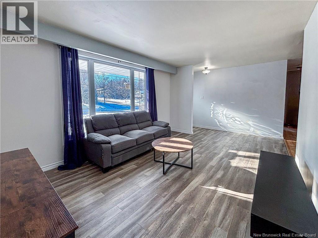 Main Floor Living Room - 5 Bartlett Avenue, Hampton, NB - Indoor Photo Showing Living Room