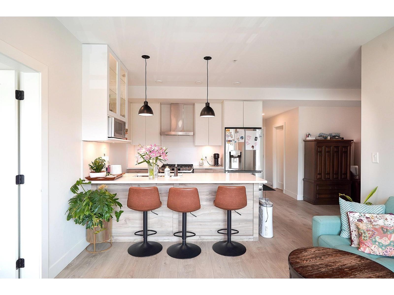 208 14818 60 Avenue, Surrey, BC - Indoor Photo Showing Kitchen With Upgraded Kitchen