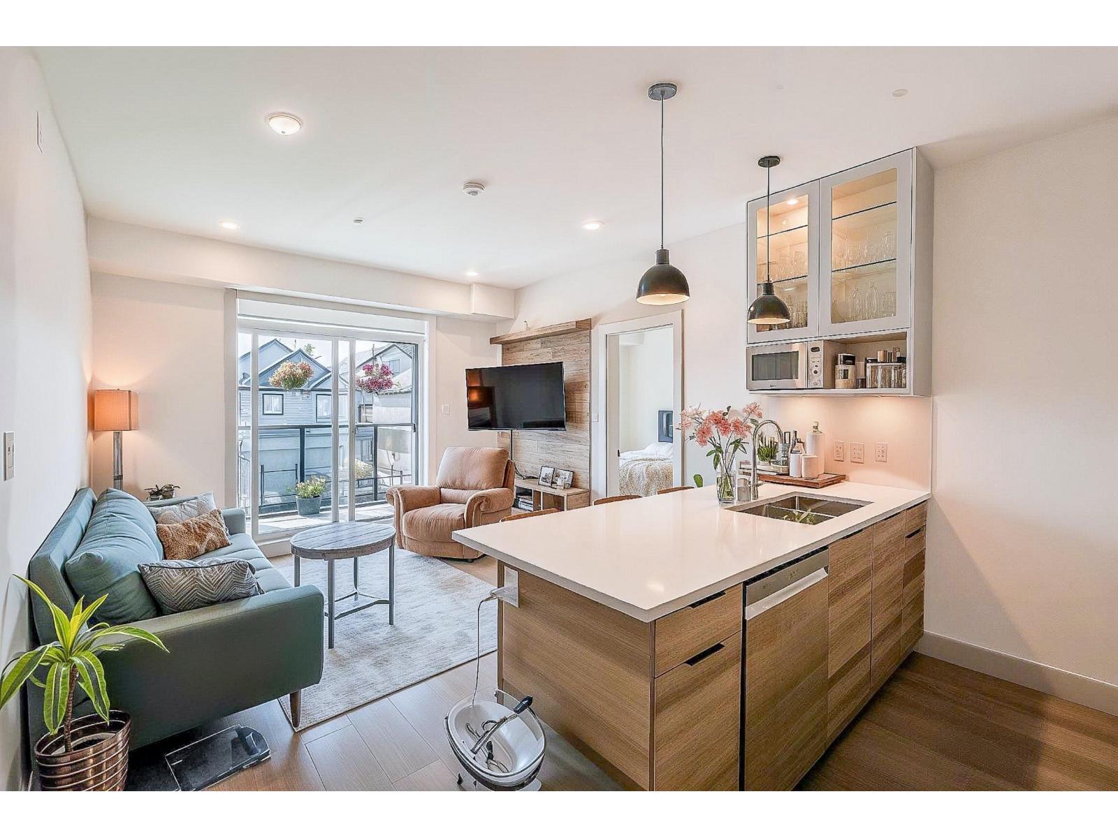 208 14818 60 Avenue, Surrey, BC - Indoor