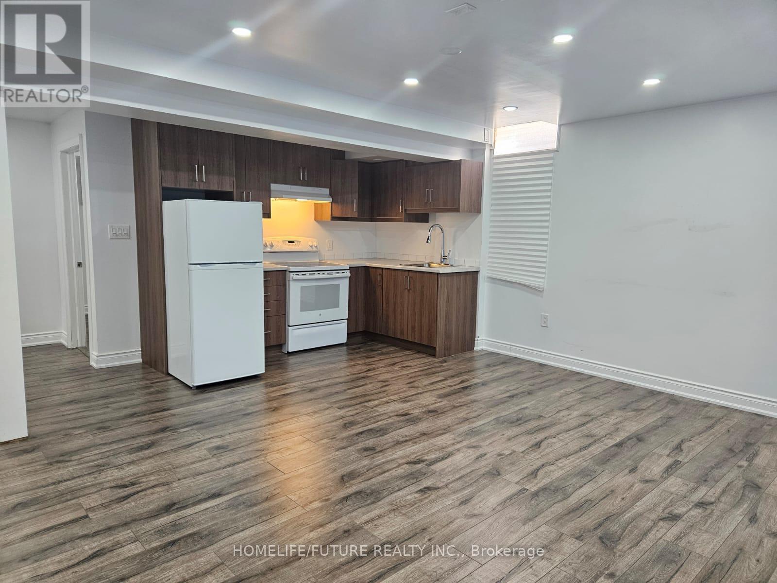 Bsmt - 26 Felix Close, Brampton, ON - Indoor Photo Showing Kitchen