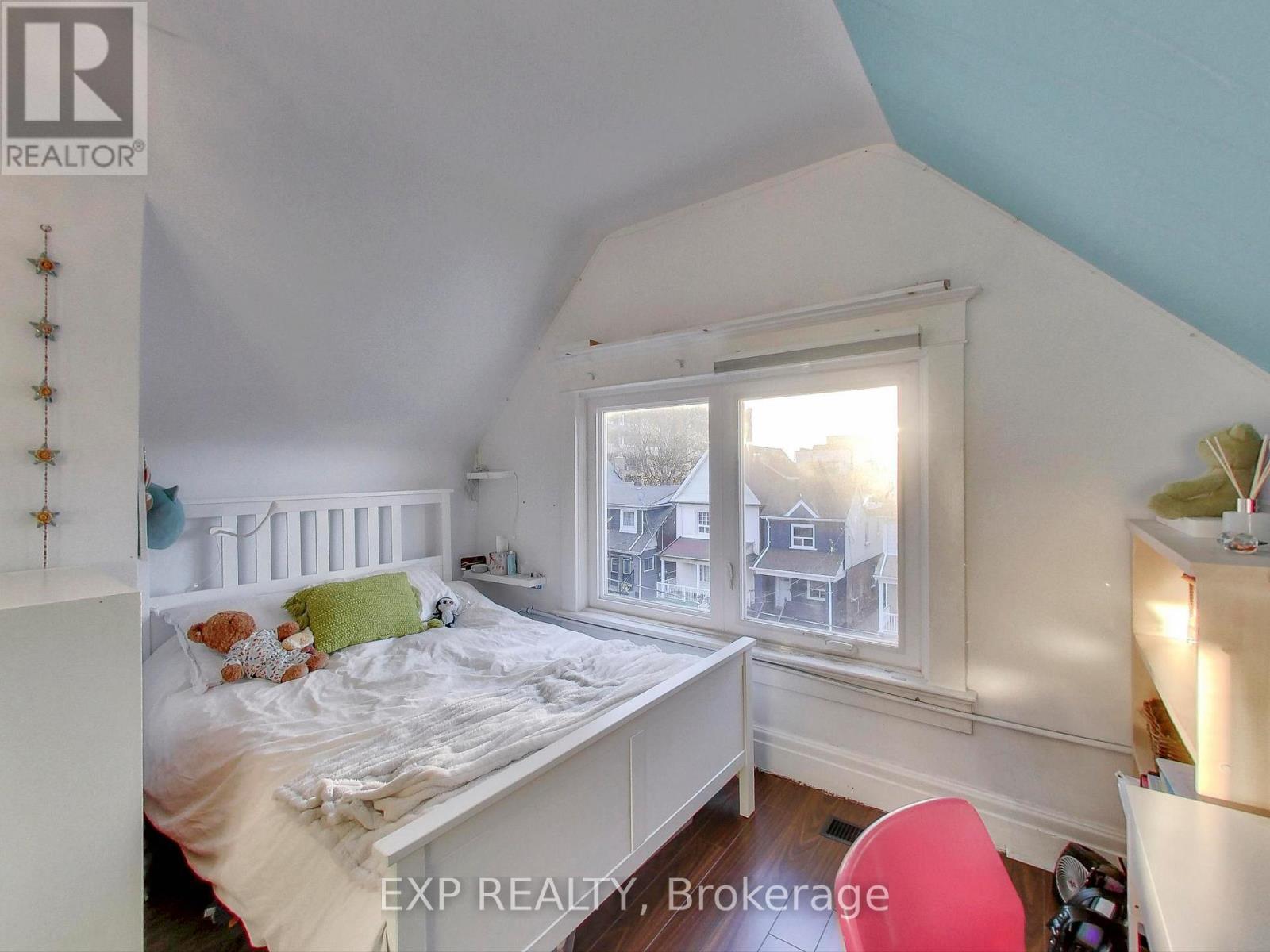 29 Cloverdale Road, Toronto, ON - Indoor Photo Showing Bedroom
