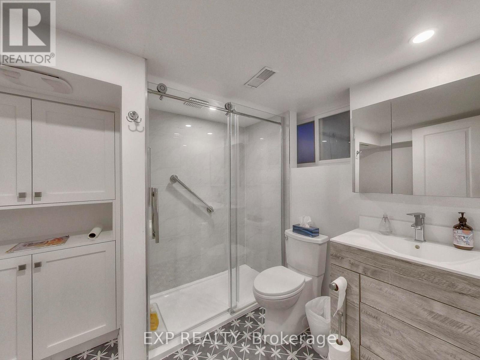 29 Cloverdale Road, Toronto, ON - Indoor Photo Showing Bathroom