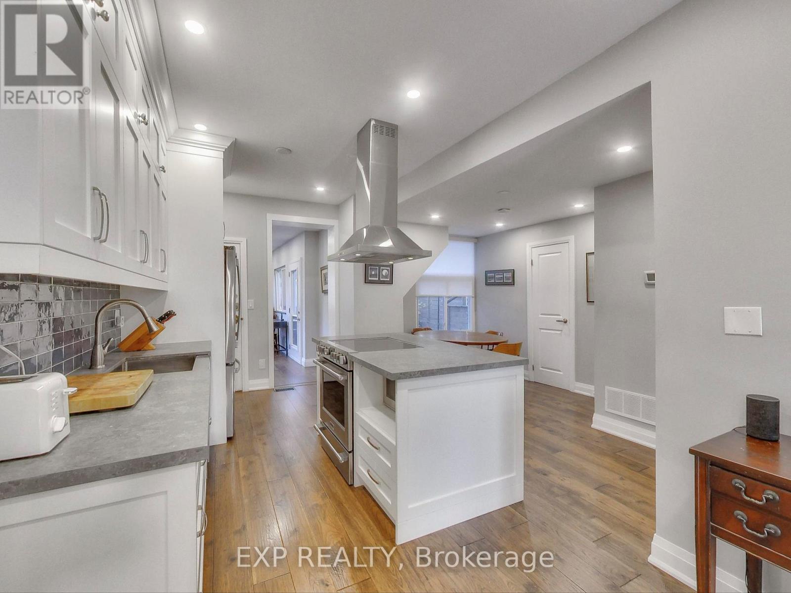 29 Cloverdale Road, Toronto, ON - Indoor Photo Showing Kitchen With Upgraded Kitchen