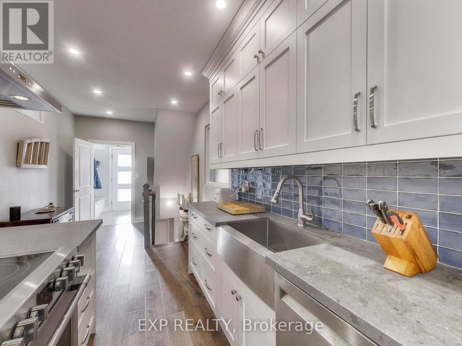 29 Cloverdale Road, Toronto, ON - Indoor Photo Showing Kitchen With Upgraded Kitchen